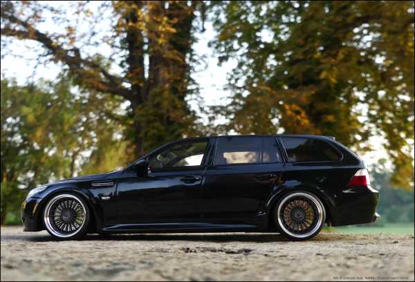 1:18 BMW M5 E61 Touring Schwarz Metallic Edition mit OVP